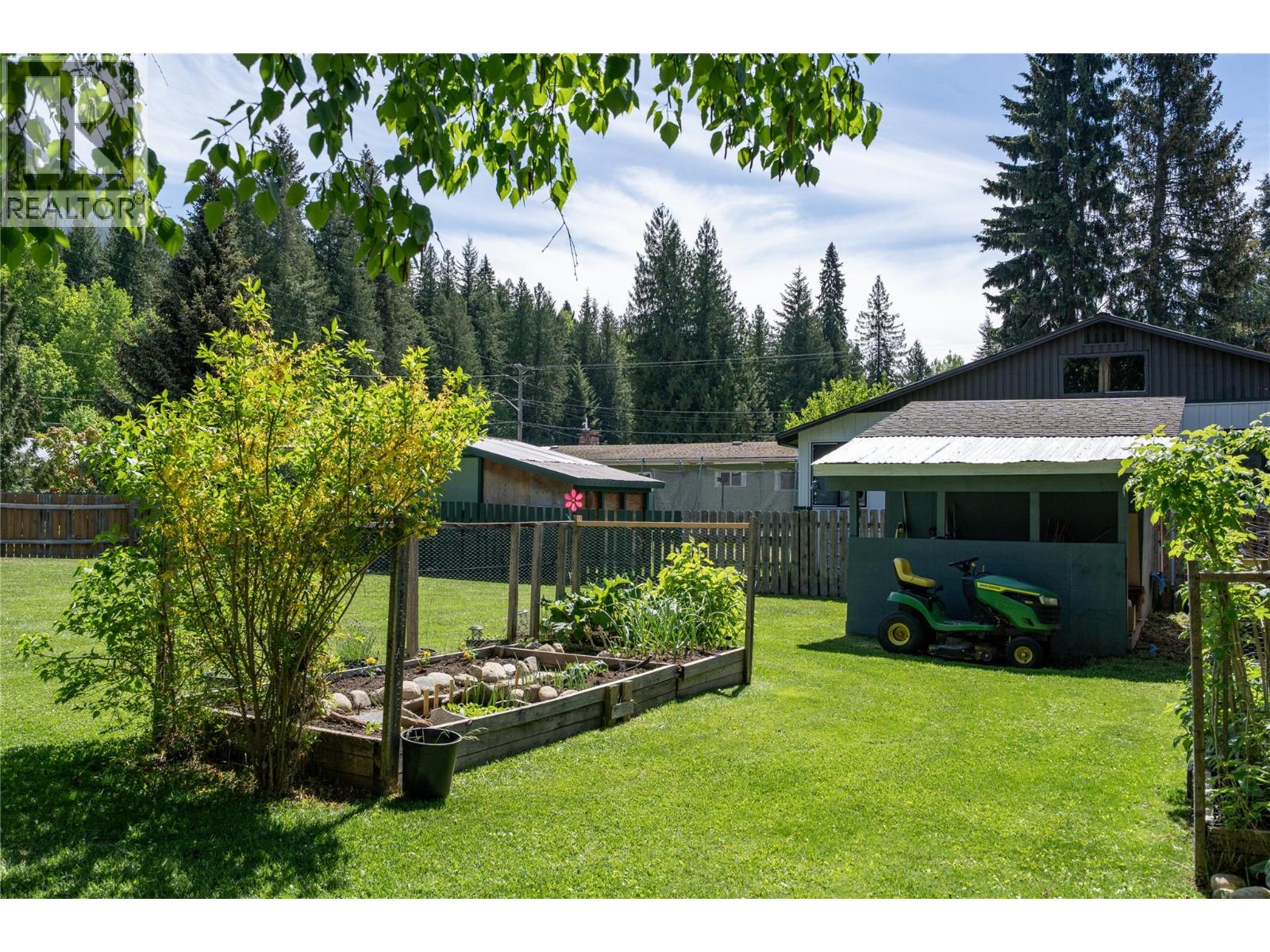 1669 Hiob Road, Revelstoke, British Columbia  V0e 2s0 - Photo 8 - 10381386