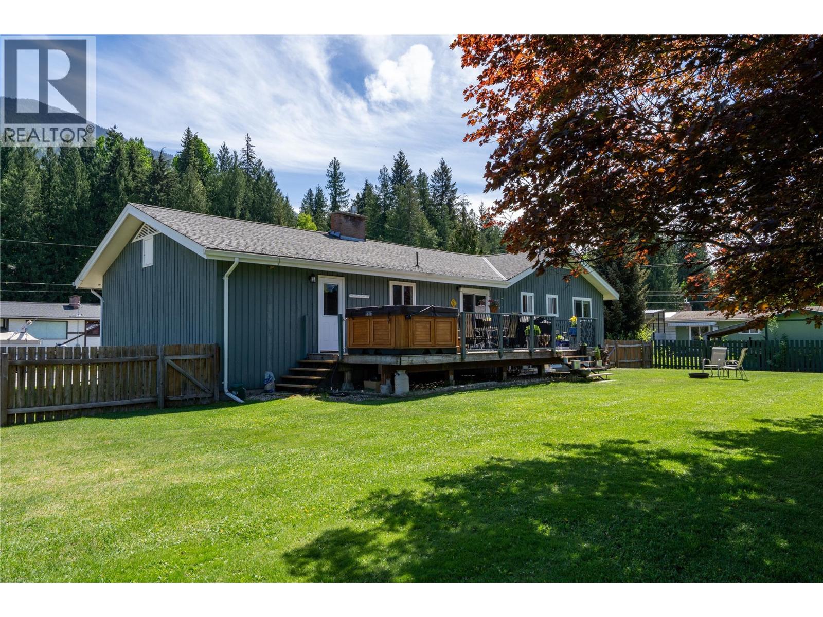 1669 Hiob Road, Revelstoke, British Columbia  V0e 2s0 - Photo 4 - 10381386