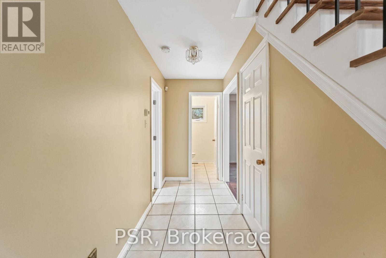 6 Lippincott Court, Richmond Hill, Ontario  L4C 7M5 - Photo 4 - N13658790