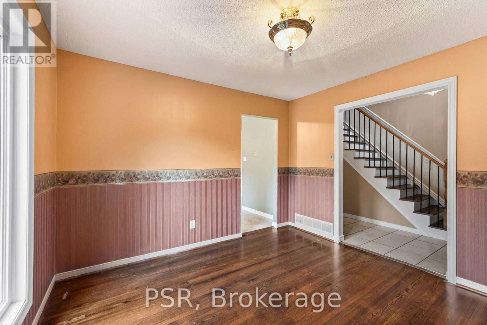 6 Lippincott Court, Richmond Hill, Ontario  L4C 7M5 - Photo 6 - N13658790