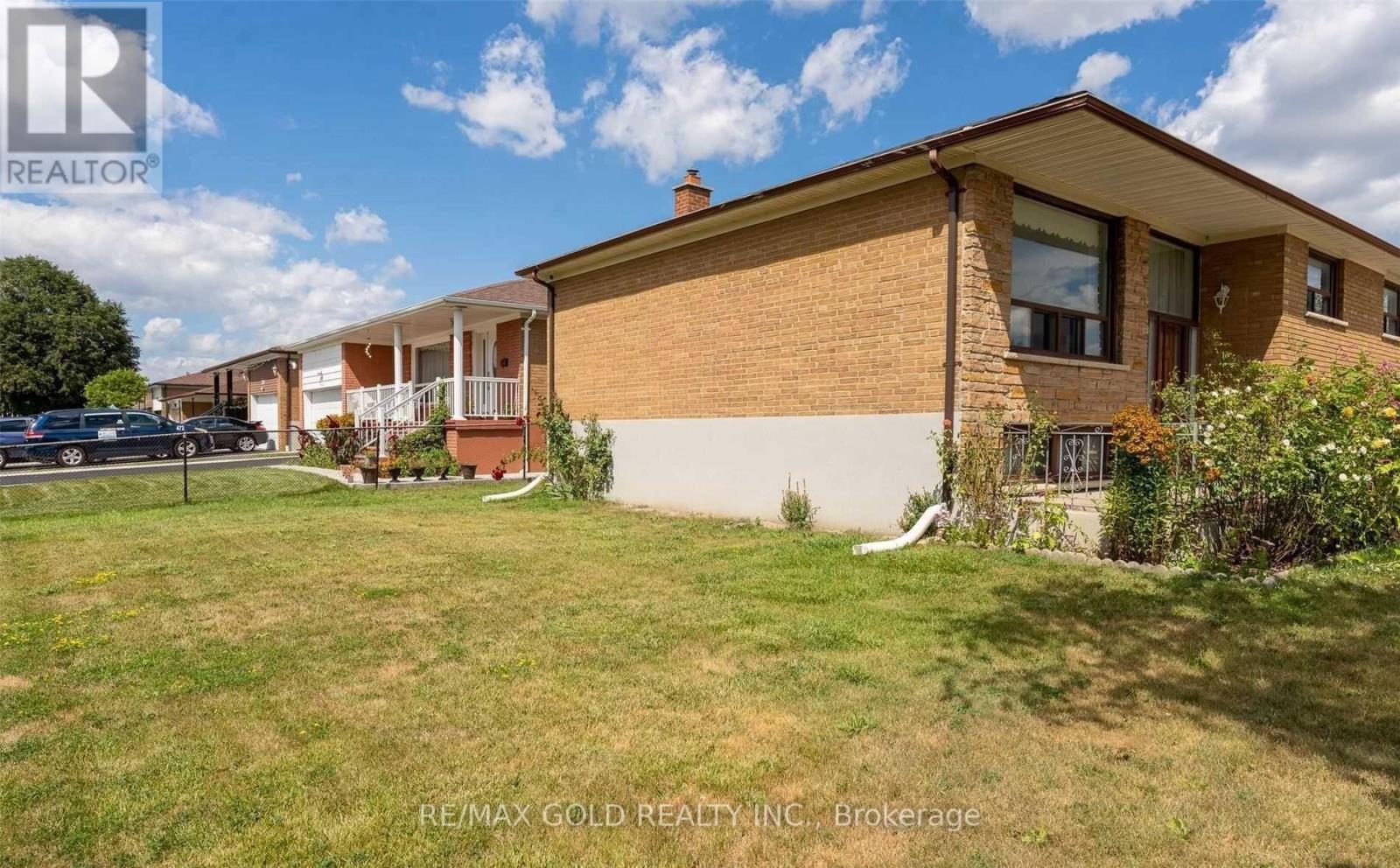 7305 Redstone Road, Mississauga, Ontario  L4T 2B1 - Photo 5 - W13546628