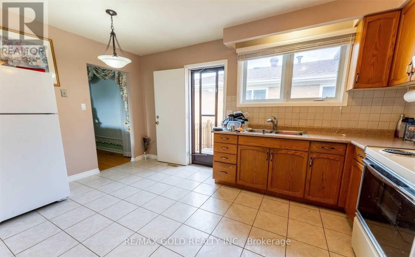 7305 Redstone Road, Mississauga, Ontario  L4T 2B1 - Photo 12 - W13546628