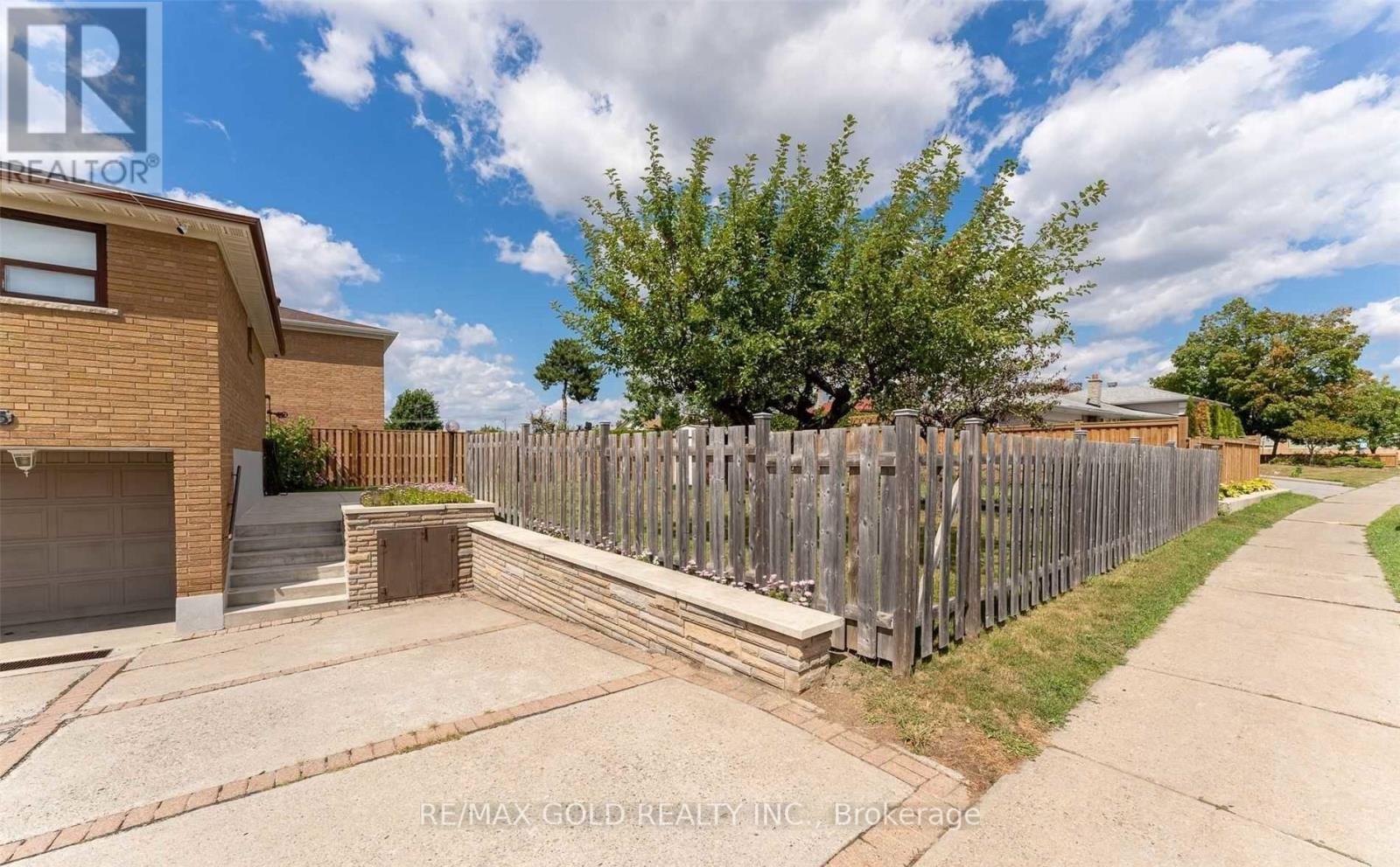 7305 Redstone Road, Mississauga, Ontario  L4T 2B1 - Photo 4 - W13546628