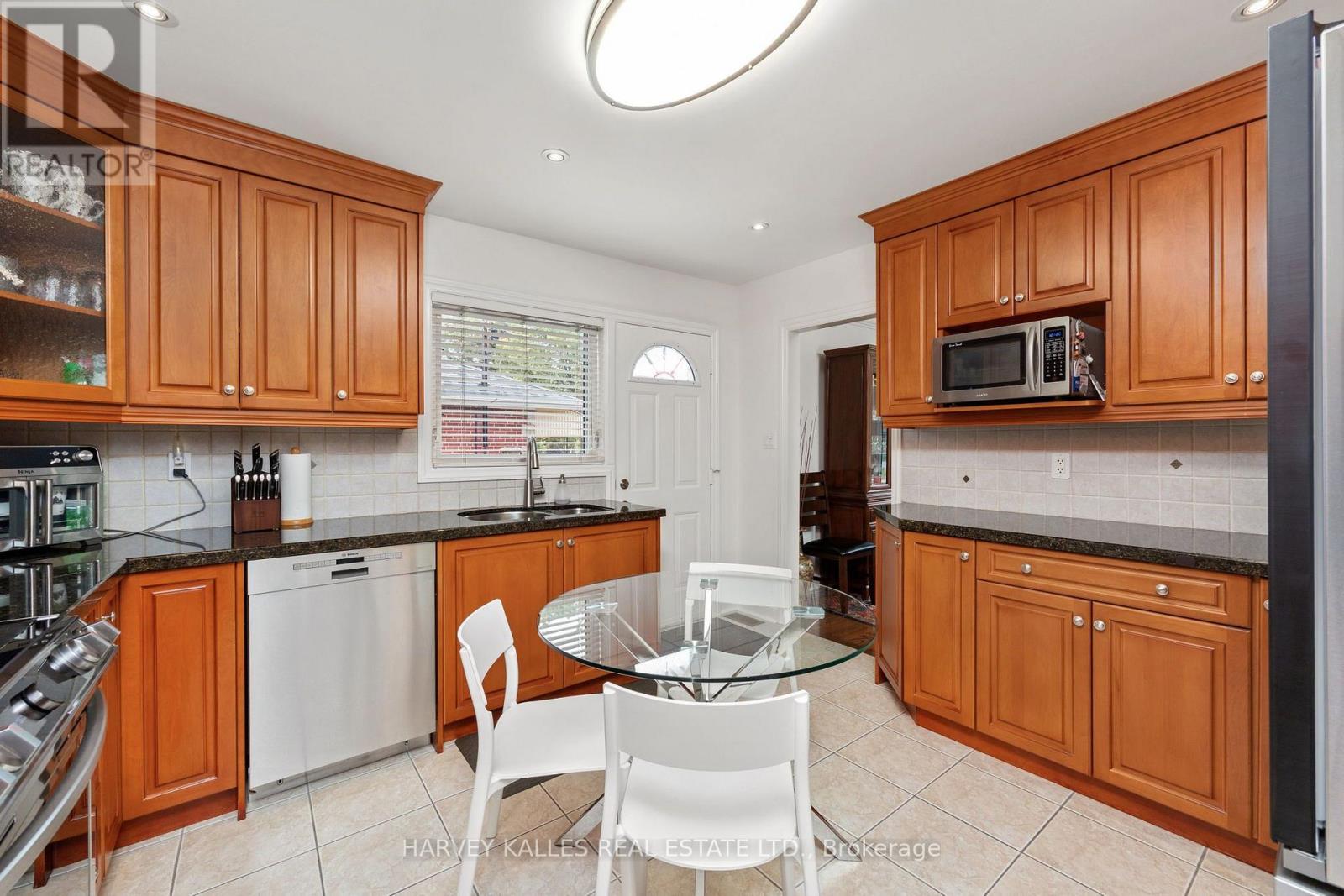 32 Acton Avenue, Toronto, Ontario  M3H 4G7 - Photo 10 - C13659602