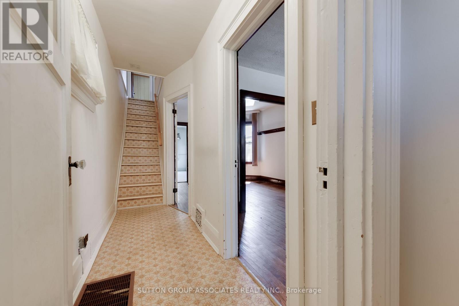 155 Earlsdale Avenue, Toronto, Ontario  M6E 1L3 - Photo 2 - C13659610