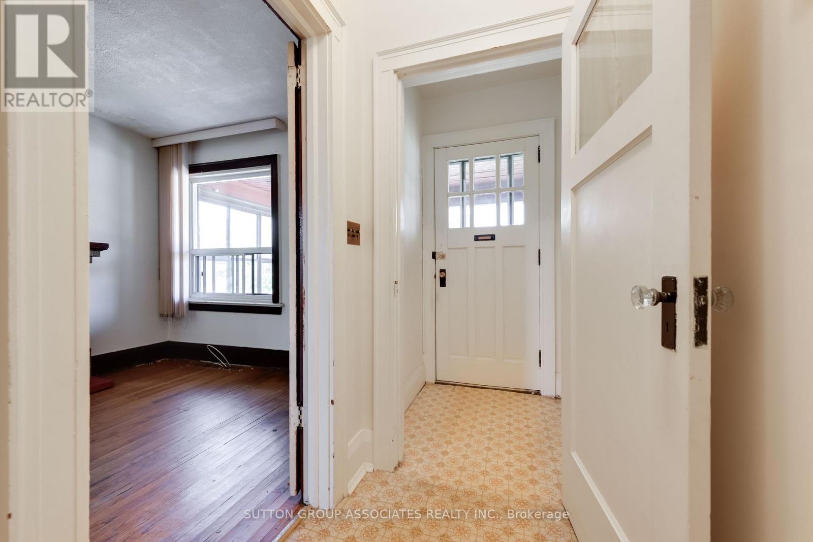155 Earlsdale Avenue, Toronto, Ontario  M6E 1L3 - Photo 3 - C13659610
