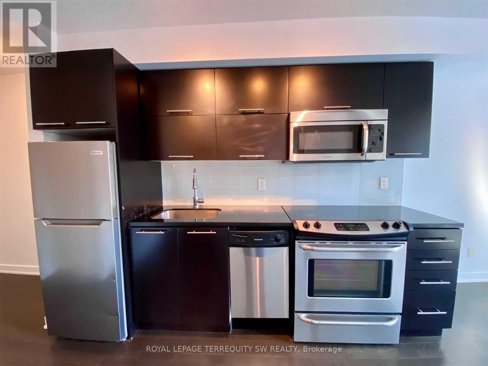 613 - 126 Simcoe Street, Toronto, Ontario M5H 4E6 - Photo 2 - C13659670