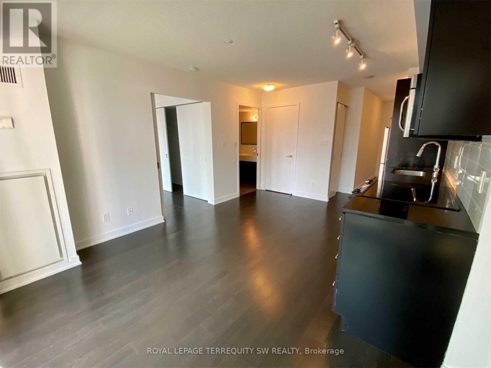 613 - 126 Simcoe Street, Toronto, Ontario M5H 4E6 - Photo 5 - C13659670