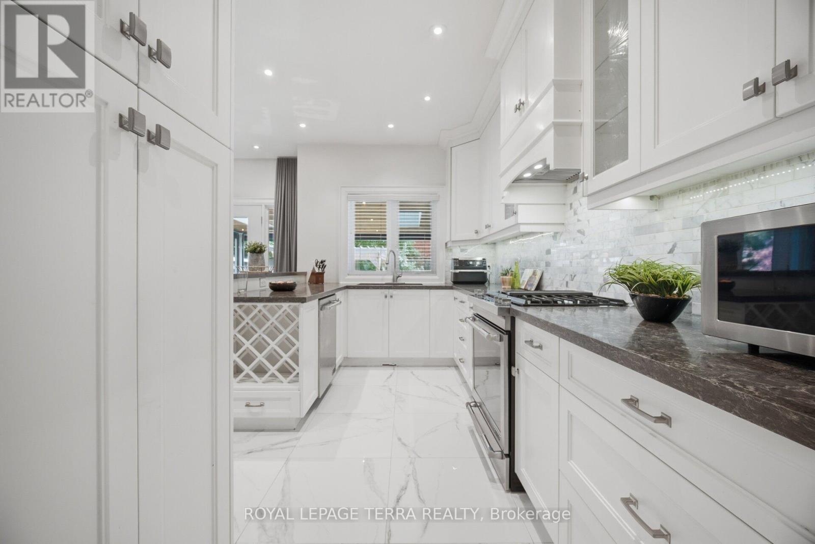 27 Minford Avenue, Toronto, Ontario  M1R 2B2 - Photo 15 - E13659488