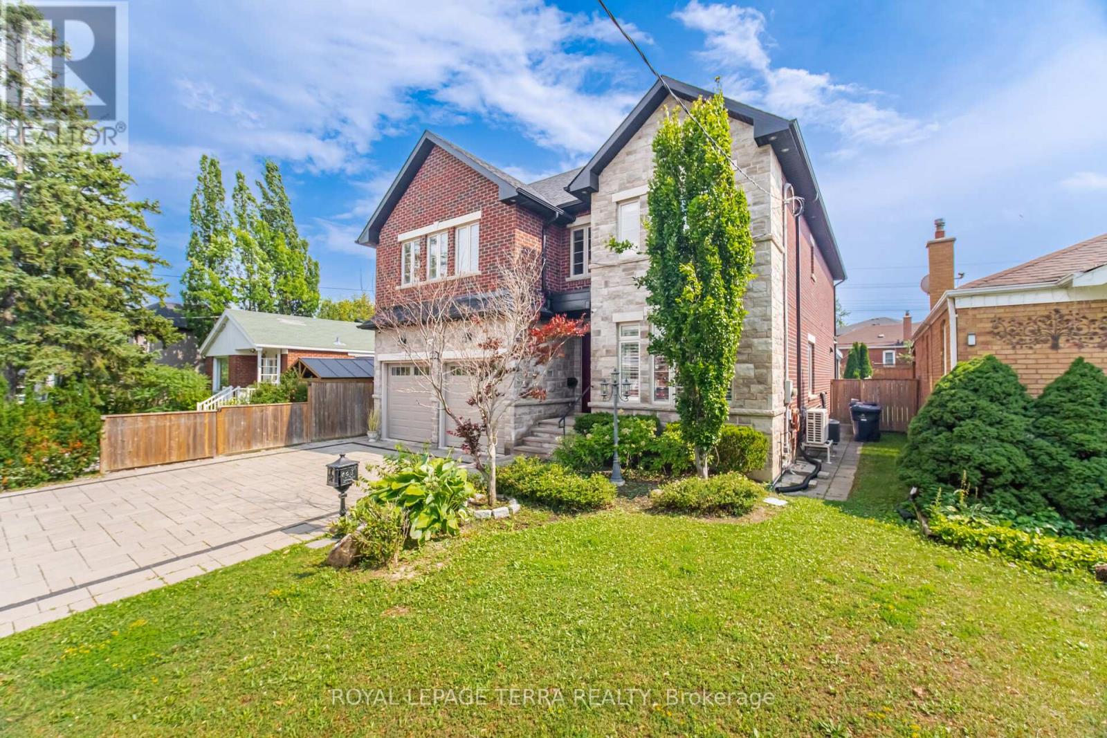 27 Minford Avenue, Toronto, Ontario  M1R 2B2 - Photo 4 - E13659488