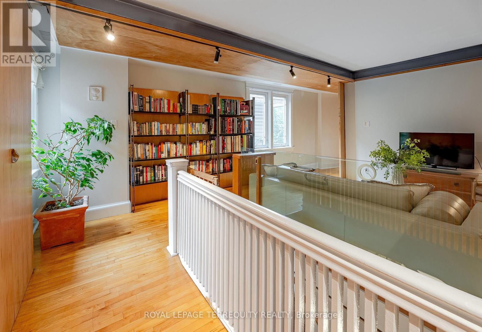 89 Leuty Avenue, Toronto, Ontario  M4E 2R2 - Photo 17 - E13659560