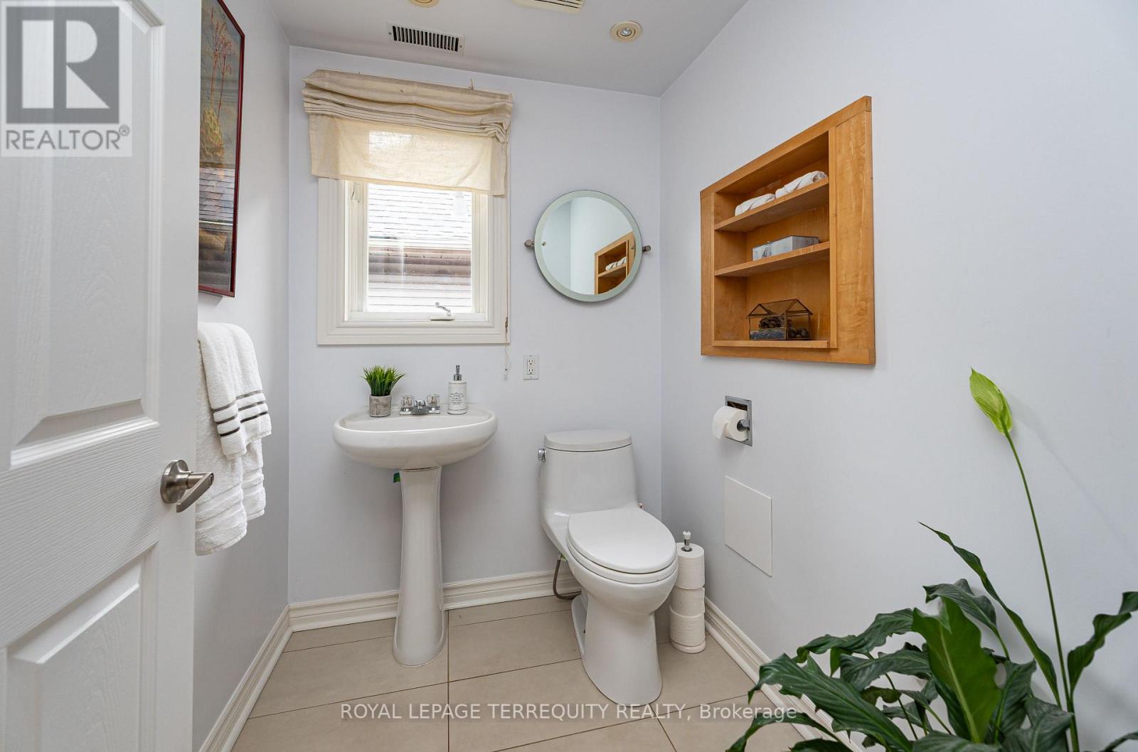 89 Leuty Avenue, Toronto, Ontario  M4E 2R2 - Photo 21 - E13659560