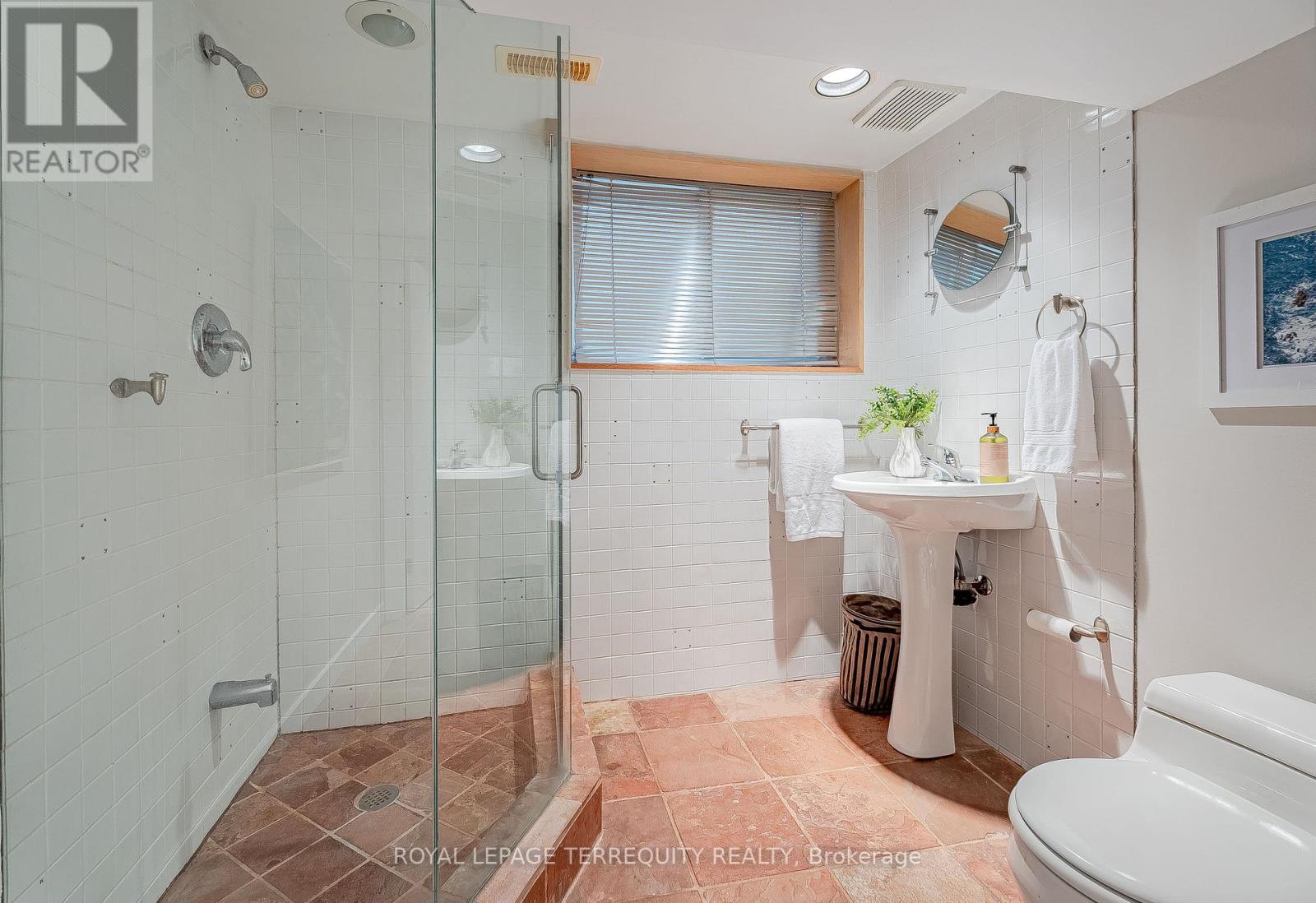 89 Leuty Avenue, Toronto, Ontario  M4E 2R2 - Photo 34 - E13659560