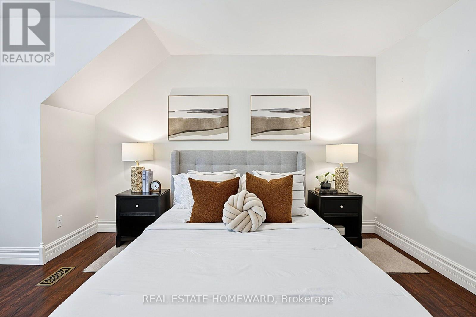 190 Rhodes Avenue, Toronto, Ontario  M4L 3A1 - Photo 16 - E13659570