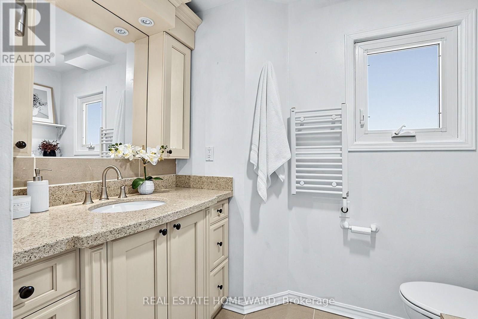 190 Rhodes Avenue, Toronto, Ontario  M4L 3A1 - Photo 21 - E13659570