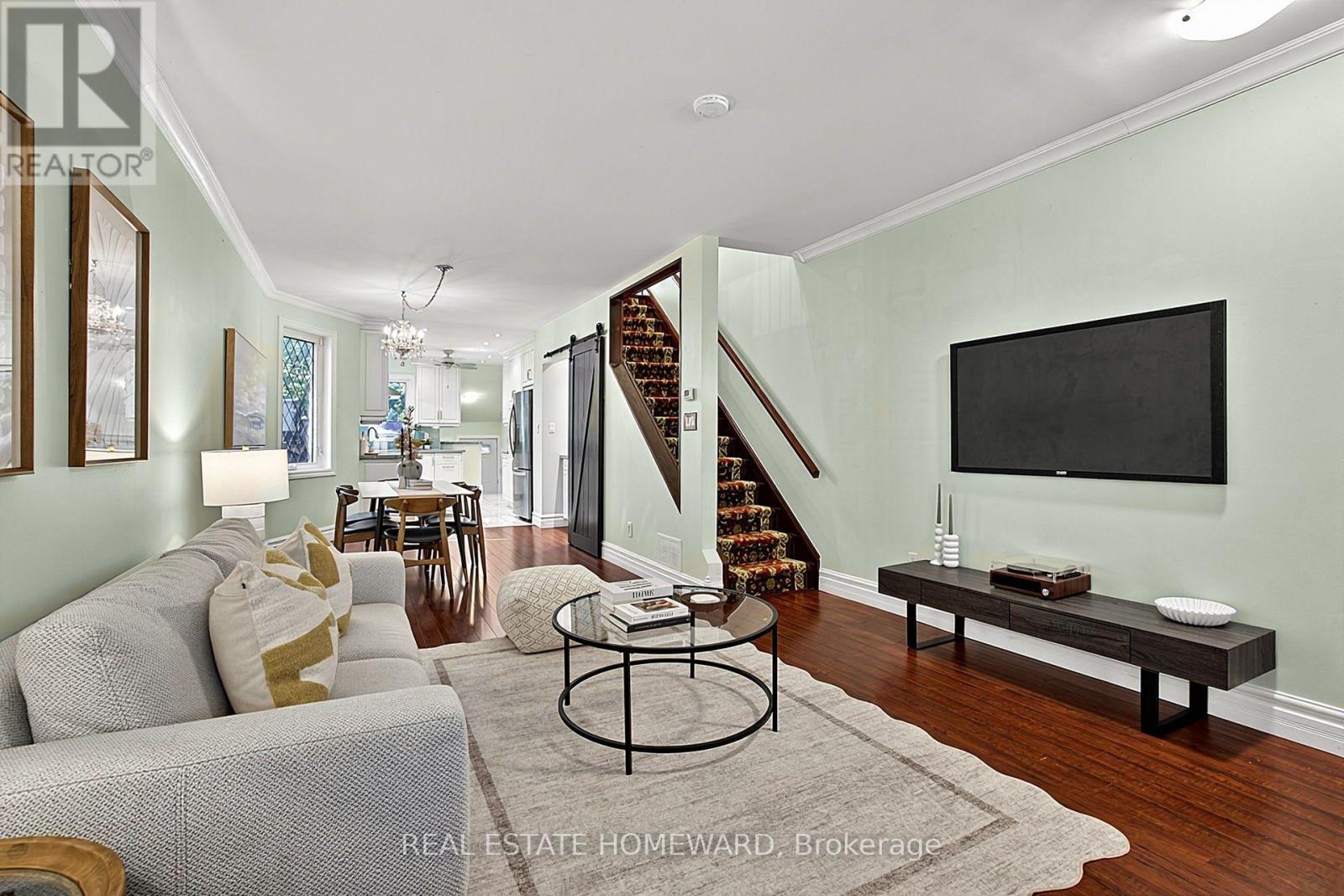 190 Rhodes Avenue, Toronto, Ontario  M4L 3A1 - Photo 4 - E13659570