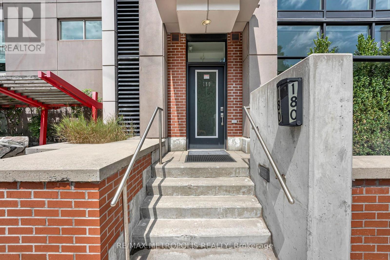 180 Borough Drive, Toronto, Ontario  M1P 0B5 - Photo 3 - E13659596