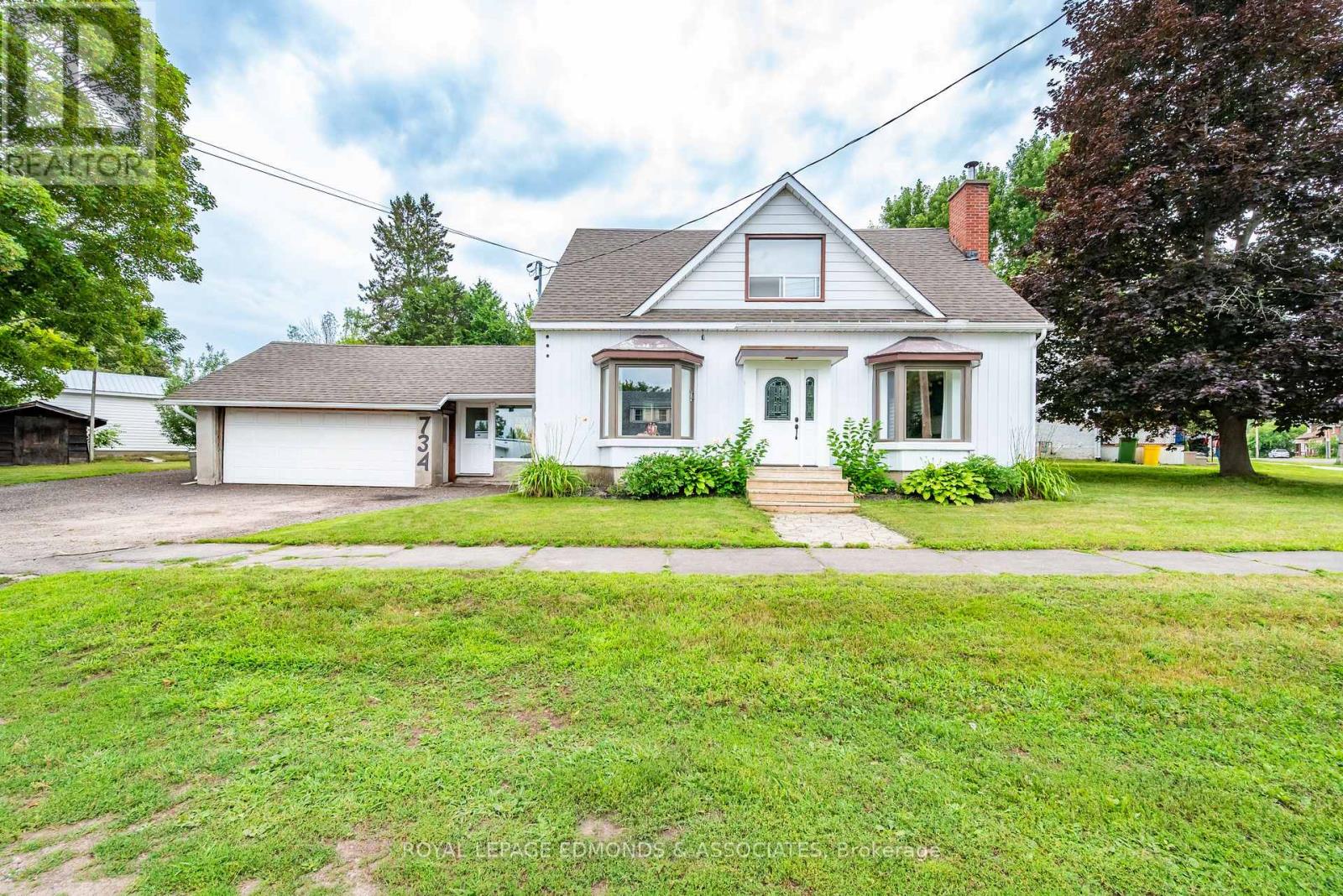 734 FRONT STREET, Pembroke, Ontario