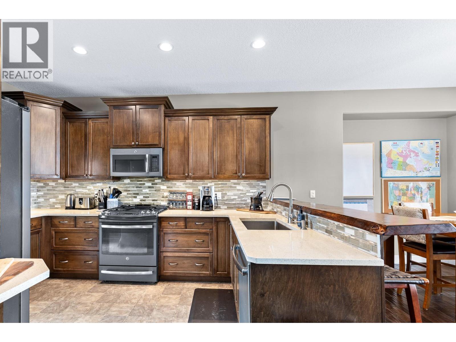 6555 Blackcomb Place, Vernon, British Columbia   - Photo 9 - 10387720
