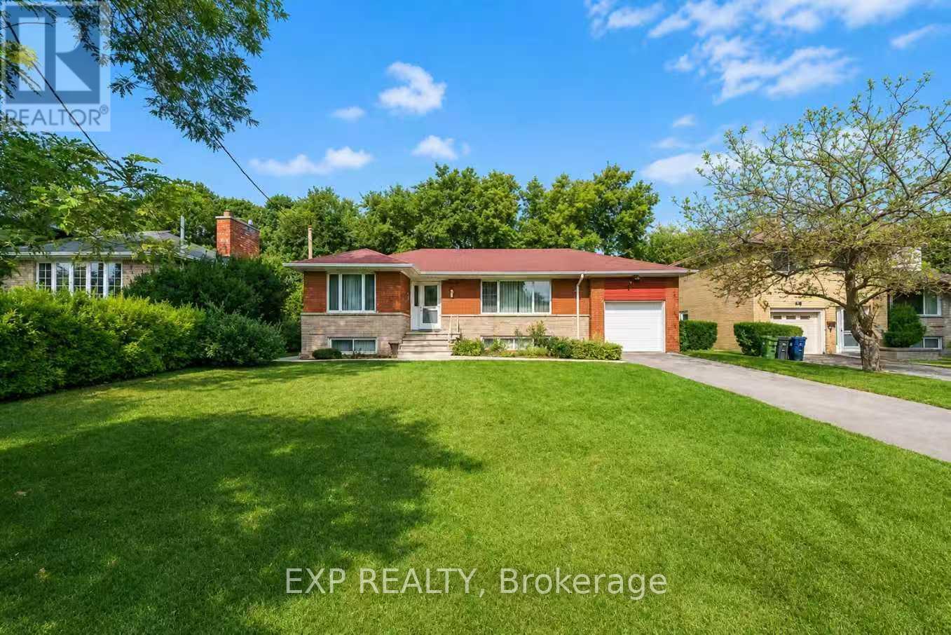 114 CASTLEGROVE BOULEVARD, Toronto, Ontario