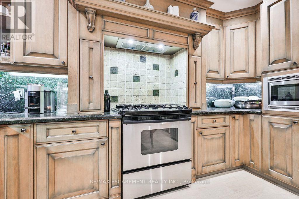 A - 1430 Hurontario Street, Mississauga, Ontario  L5G 3H4 - Photo 10 - W13659576