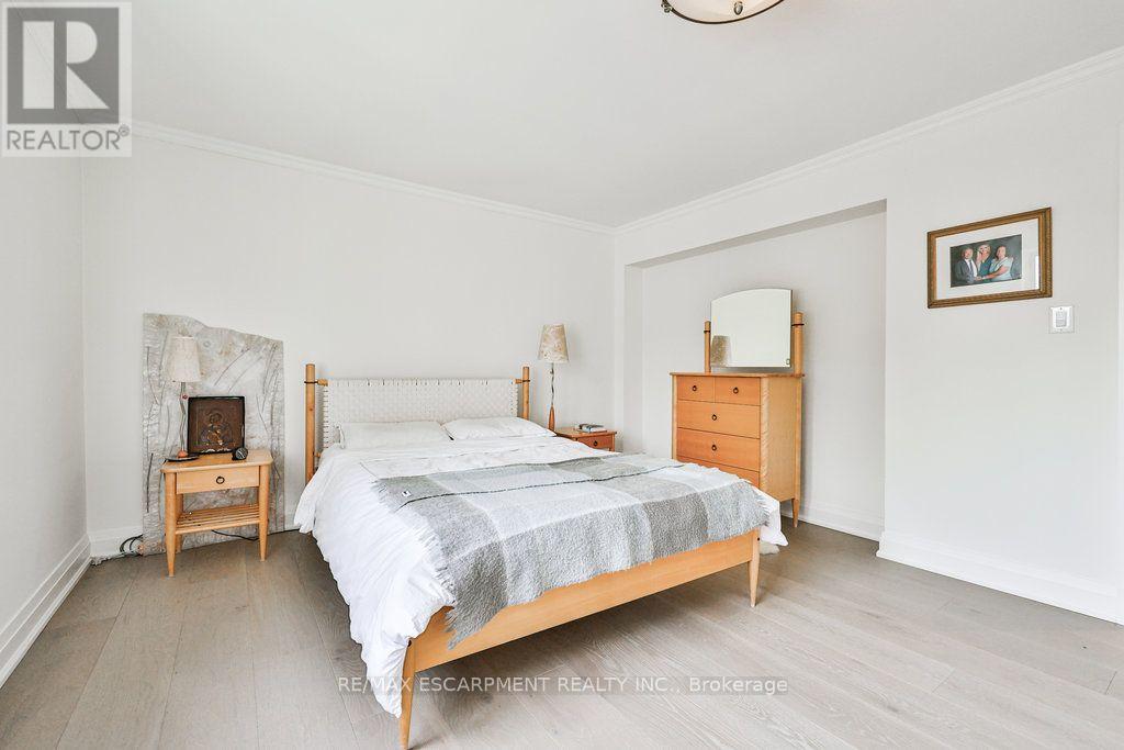 A - 1430 Hurontario Street, Mississauga, Ontario  L5G 3H4 - Photo 16 - W13659576