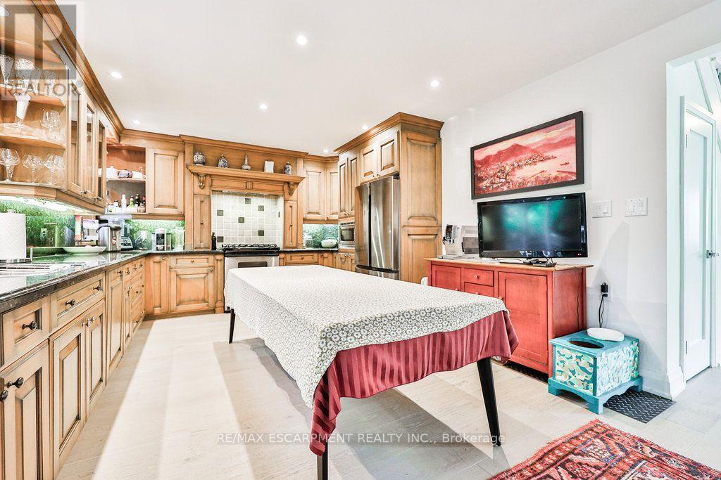 A - 1430 Hurontario Street, Mississauga, Ontario  L5G 3H4 - Photo 8 - W13659576