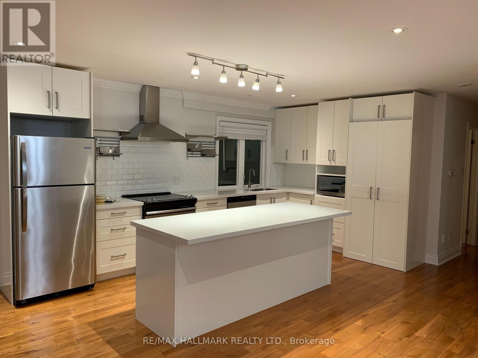 6 Griggsden Avenue, Toronto, Ontario  M9P 2Z5 - Photo 3 - W13659634