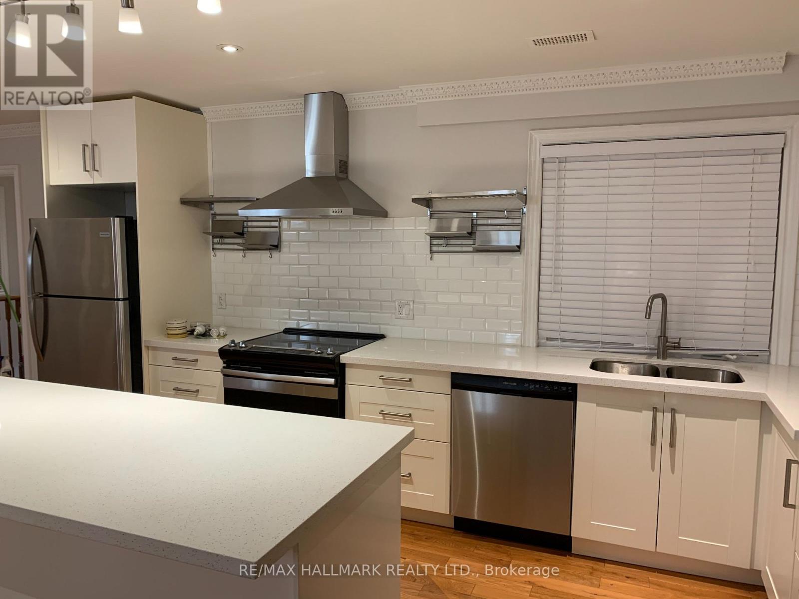 6 Griggsden Avenue, Toronto, Ontario  M9P 2Z5 - Photo 4 - W13659634