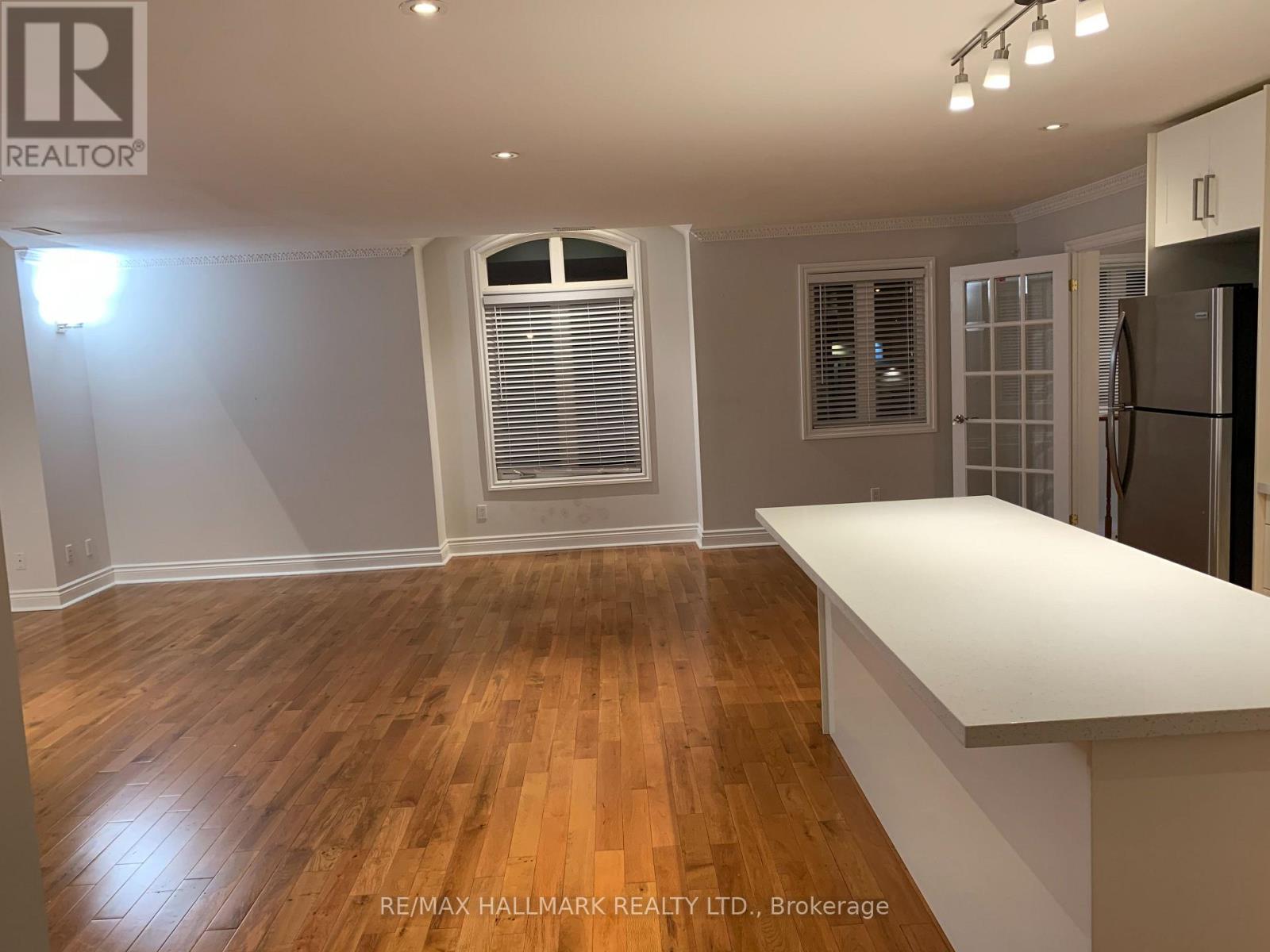 6 Griggsden Avenue, Toronto, Ontario  M9P 2Z5 - Photo 7 - W13659634