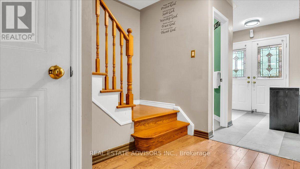 9 Brocklebank Court, Brampton, Ontario L6X 4N6 - Photo 11 - W13659646