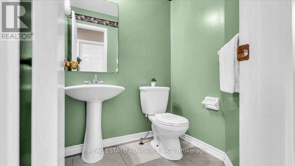 9 Brocklebank Court, Brampton, Ontario L6X 4N6 - Photo 6 - W13659646