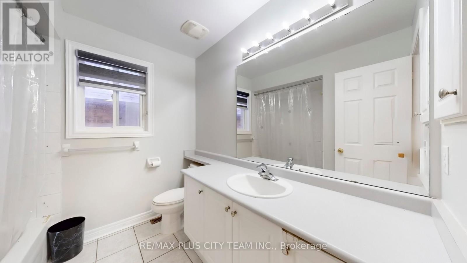 4 Slessor Lane, Brampton (Bram East), Ontario  L6P 1M3 - Photo 17 - W13659664