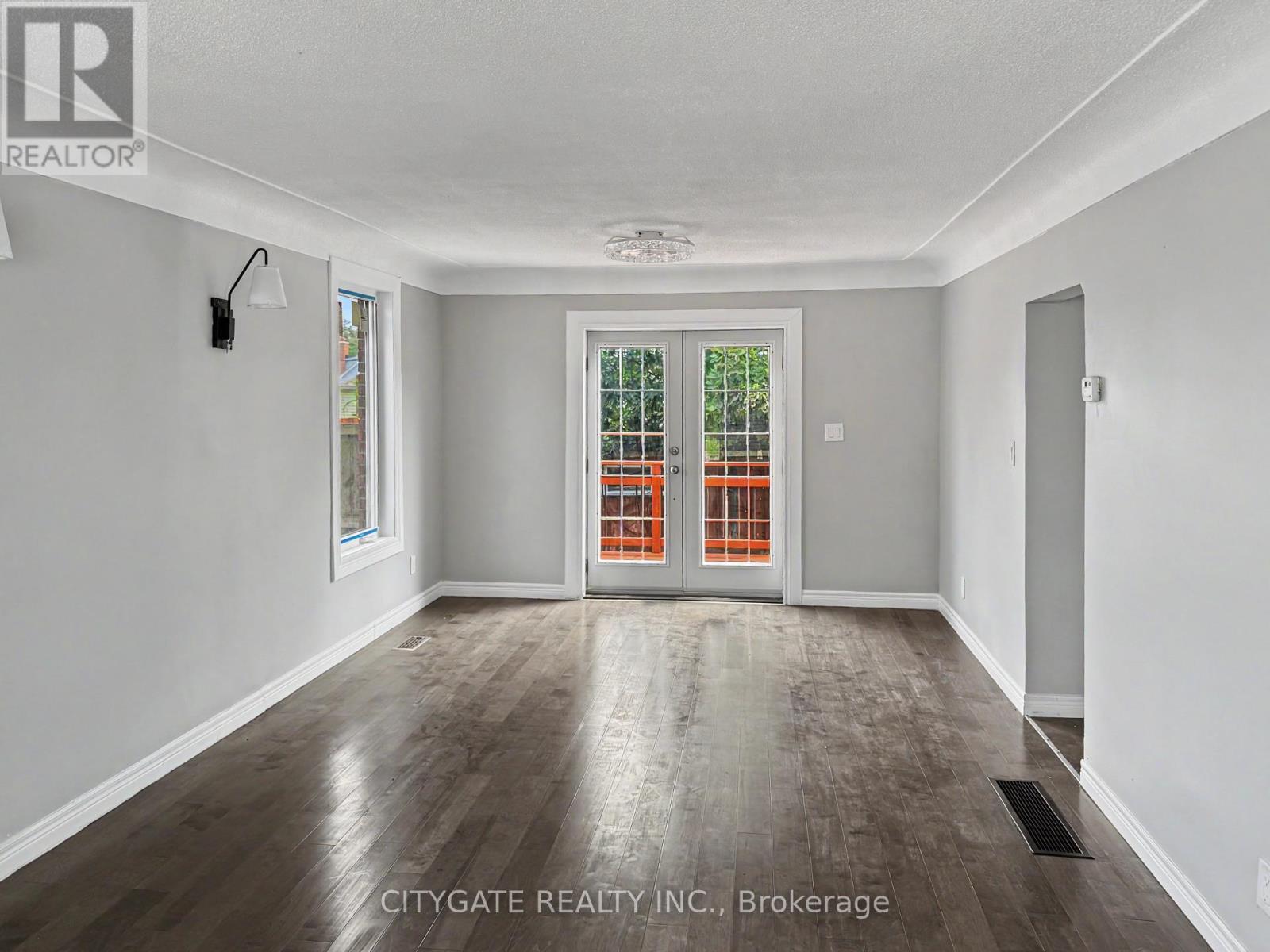 687 Upper James Street, Hamilton, Ontario  L9C 2Z4 - Photo 3 - X13659608