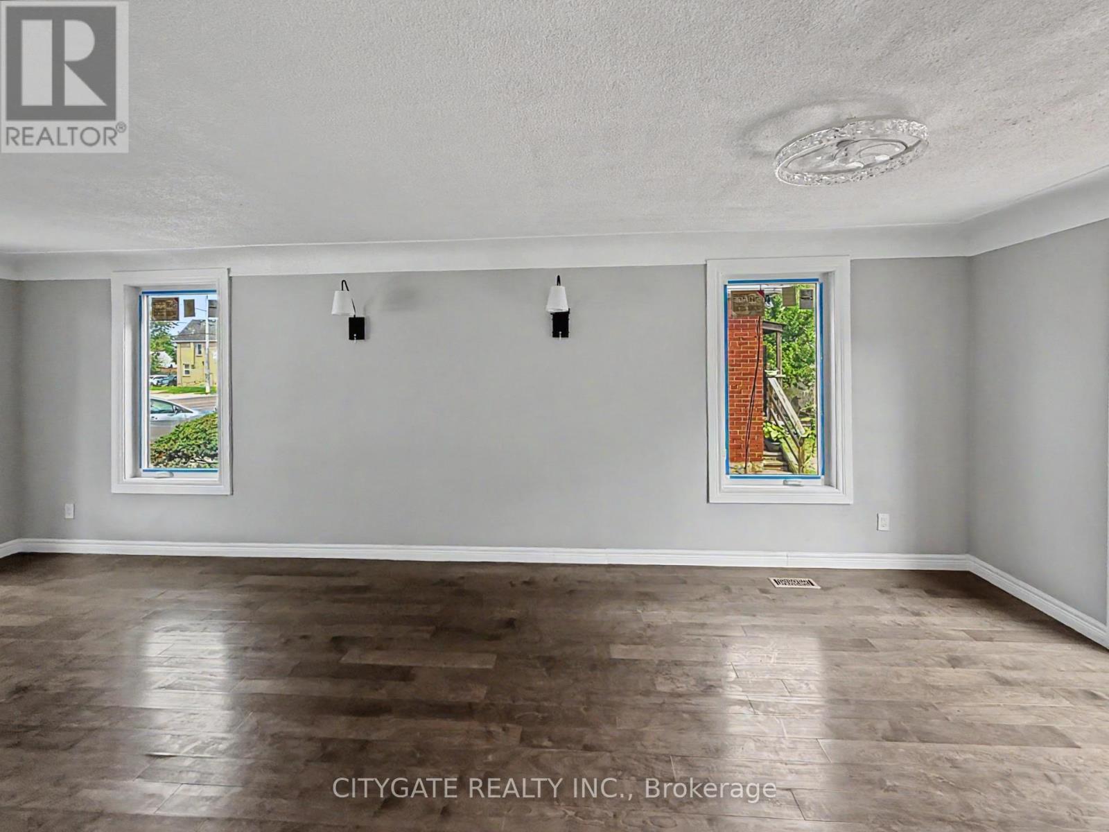 687 Upper James Street, Hamilton, Ontario  L9C 2Z4 - Photo 4 - X13659608
