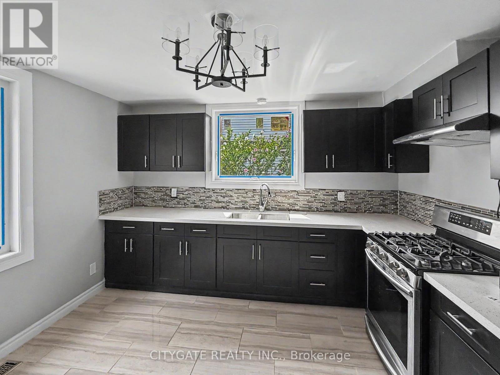 687 Upper James Street, Hamilton, Ontario  L9C 2Z4 - Photo 5 - X13659608