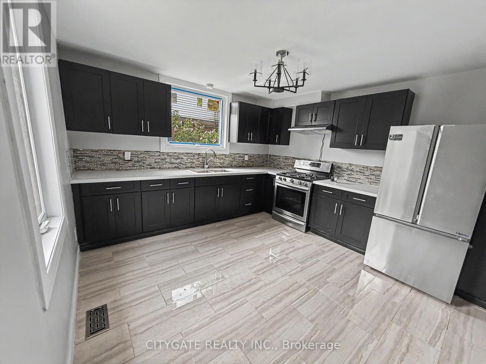 687 Upper James Street, Hamilton, Ontario  L9C 2Z4 - Photo 7 - X13659608