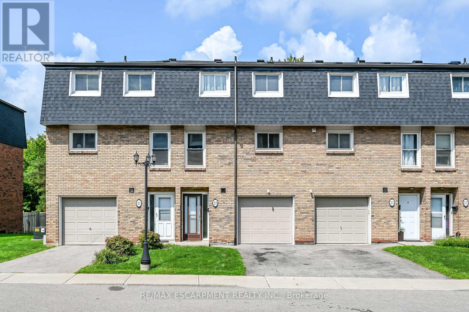 23 Rosedale Court, Hamilton, Ontario  L8B 4G1 - Photo 2 - X13659644