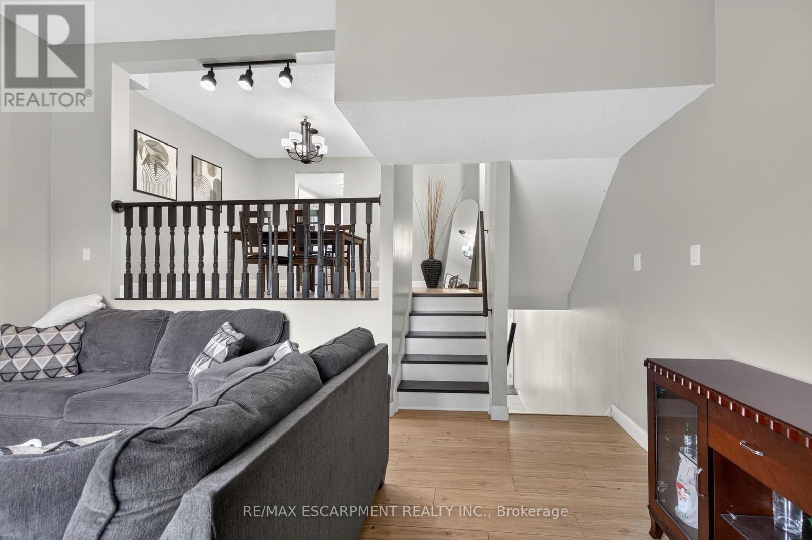 23 Rosedale Court, Hamilton, Ontario  L8B 4G1 - Photo 7 - X13659644