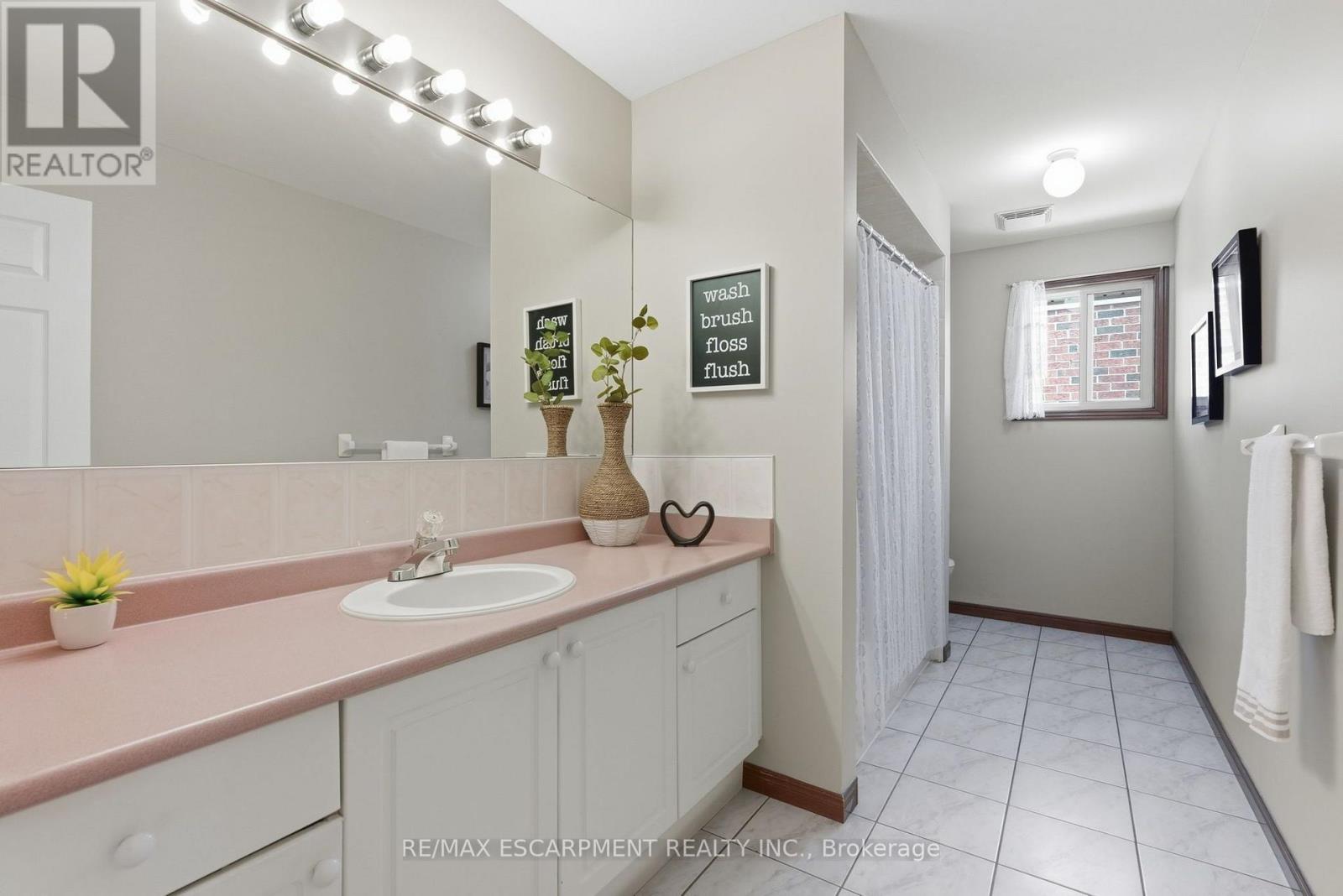 210 Bastille Street, Hamilton, Ontario  L9B 2G5 - Photo 23 - X13659650