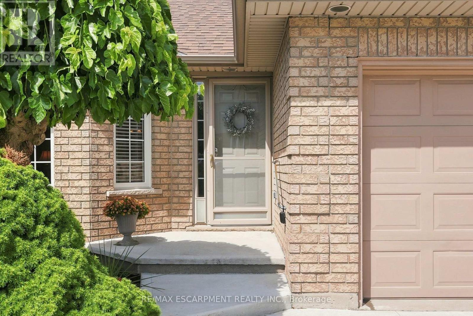 210 Bastille Street, Hamilton, Ontario  L9B 2G5 - Photo 3 - X13659650
