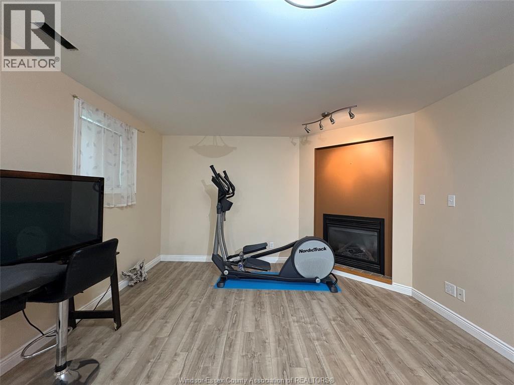 2141 Longfellow Unit# Lower, Windsor, Ontario  N9B 3J5 - Photo 11 - 26019361