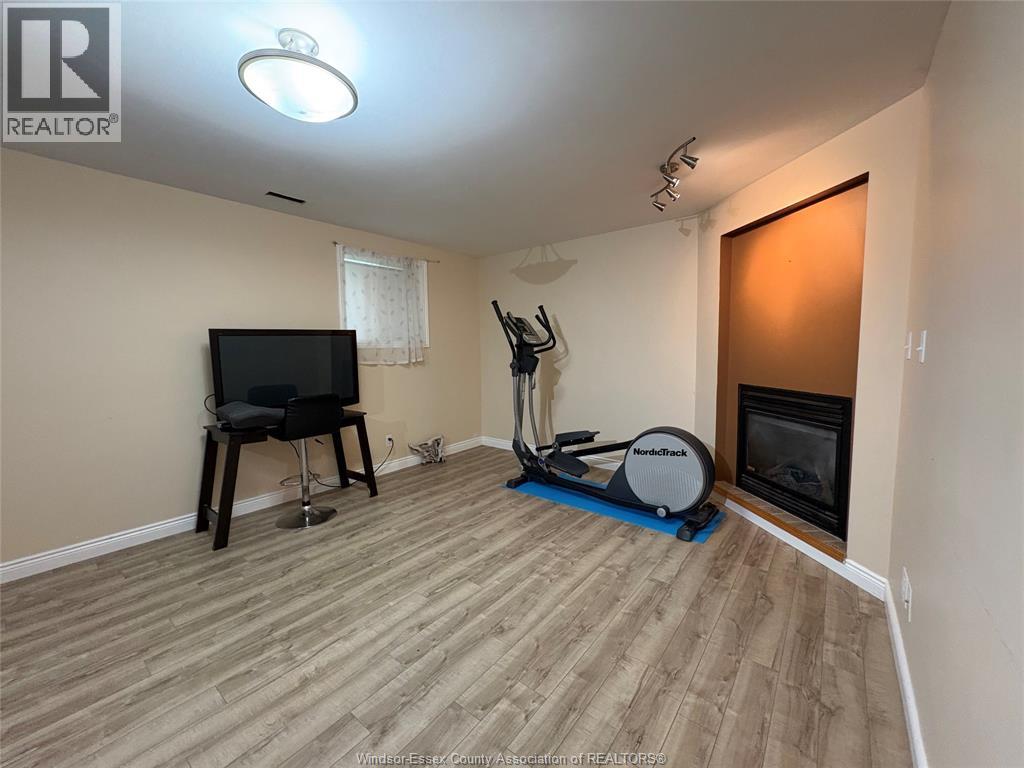 2141 Longfellow Unit# Lower, Windsor, Ontario  N9B 3J5 - Photo 12 - 26019361