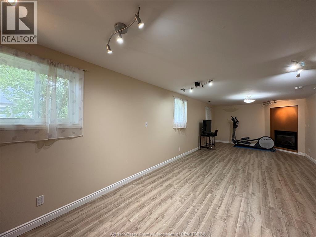 2141 Longfellow Unit# Lower, Windsor, Ontario  N9B 3J5 - Photo 6 - 26019361