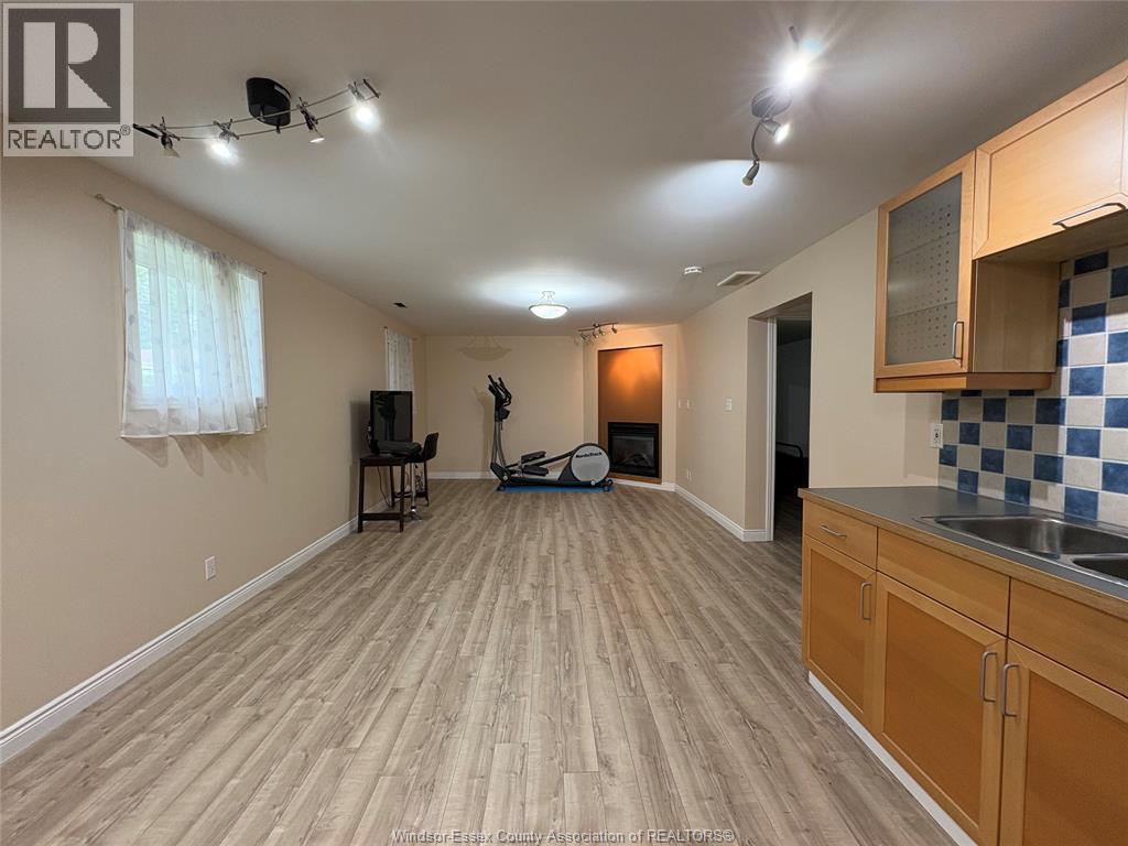 2141 Longfellow Unit# Lower, Windsor, Ontario  N9B 3J5 - Photo 7 - 26019361