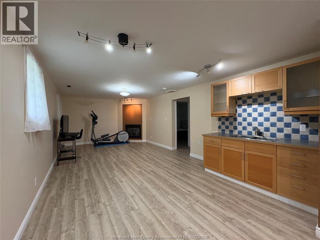2141 Longfellow Unit# Lower, Windsor, Ontario  N9B 3J5 - Photo 8 - 26019361