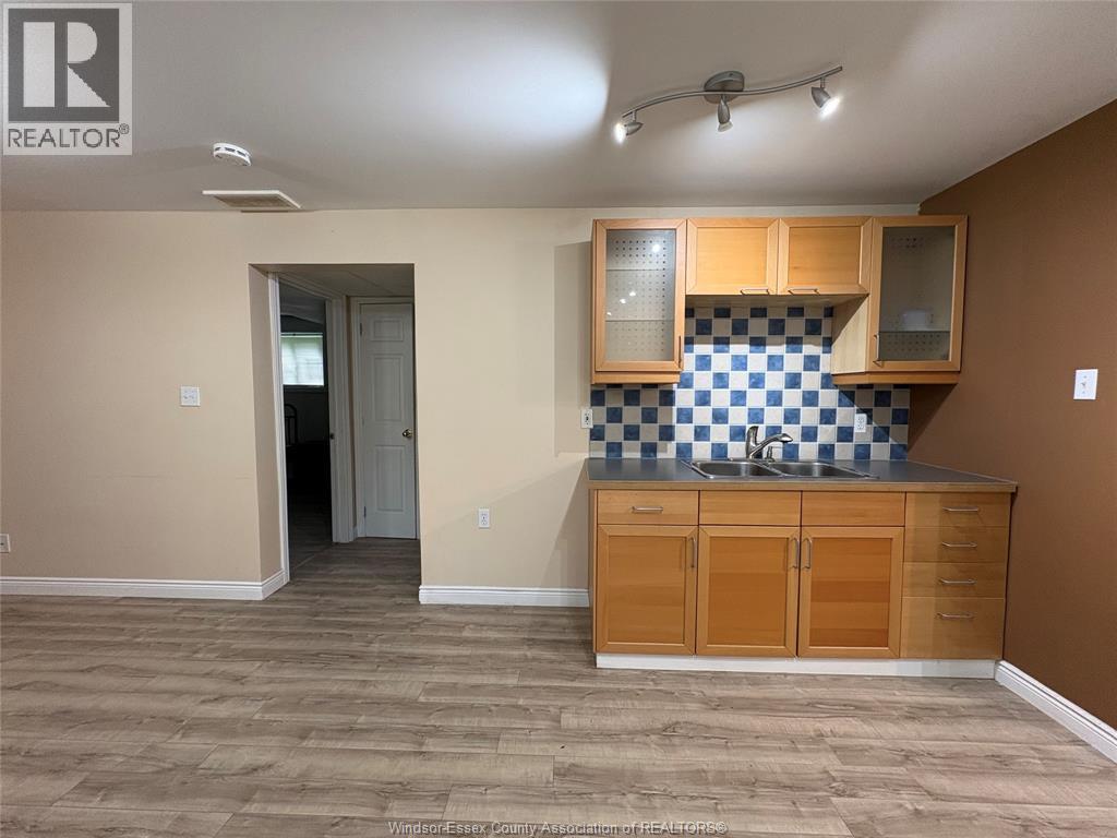 2141 Longfellow Unit# Lower, Windsor, Ontario  N9B 3J5 - Photo 9 - 26019361