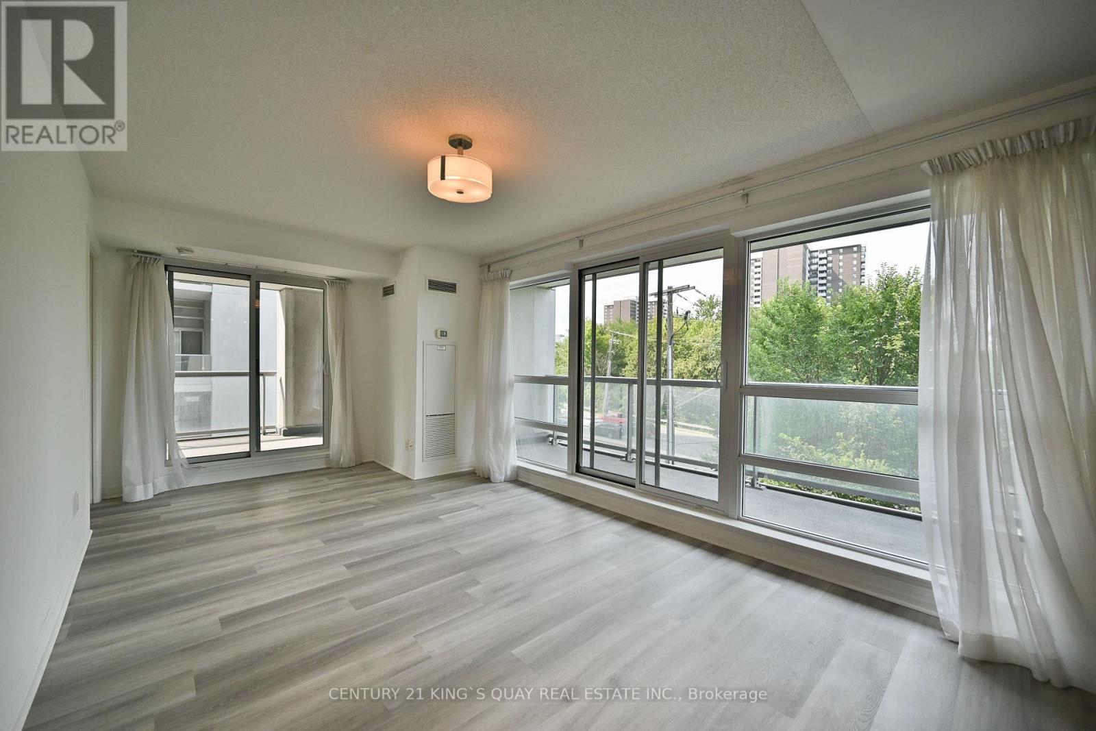 218 - 2035 SHEPPARD AVENUE E, Toronto, Ontario