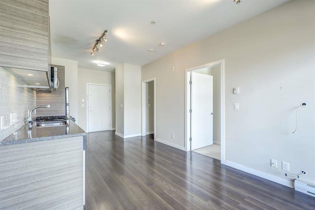 301 13228 Old Yale Road, Surrey, British Columbia  V3T 0K3 - Photo 3 - R3154189
