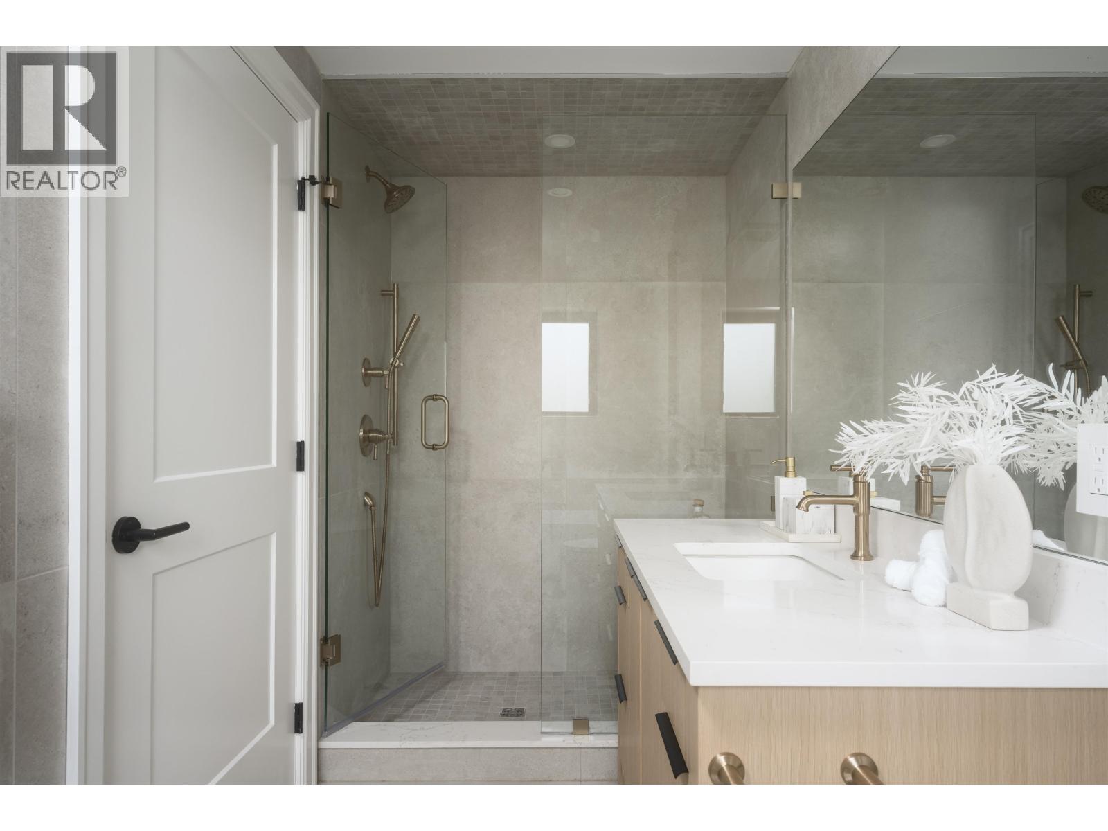 922 E 16th Avenue, Vancouver, British Columbia  V5T 2V9 - Photo 15 - R3154316